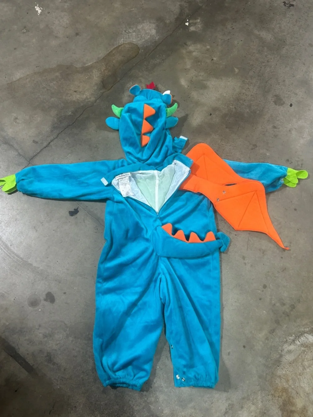 Incharacter Costumes wear wings